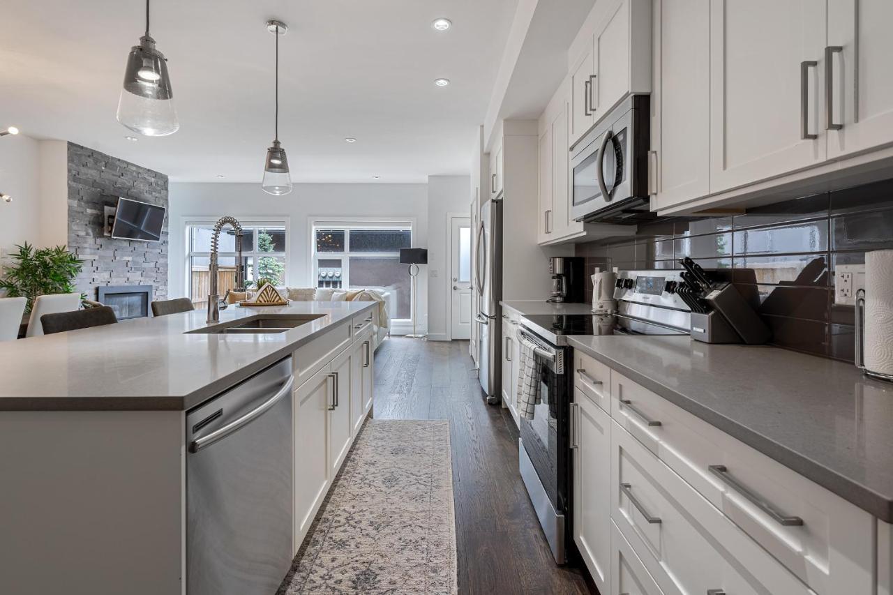 YYC Contemporary Luxury 4 Bedroom House Near Downtown מראה חיצוני תמונה