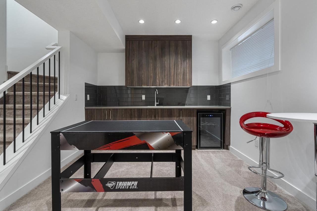 YYC Contemporary Luxury 4 Bedroom House Near Downtown מראה חיצוני תמונה